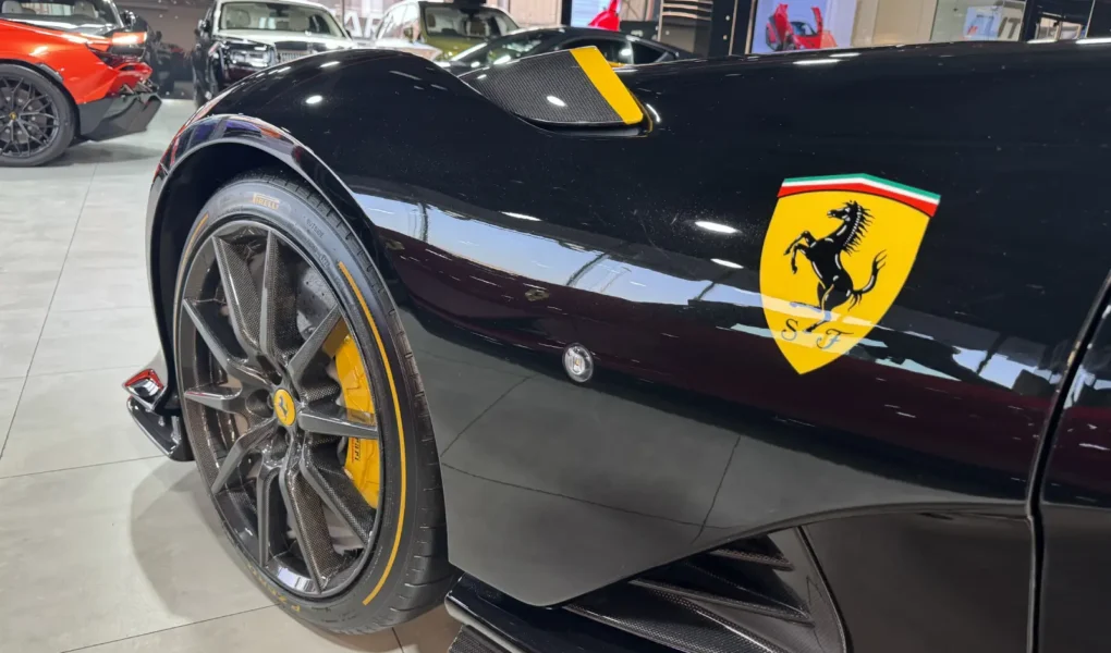 close up photo from Porsche logo by shozon